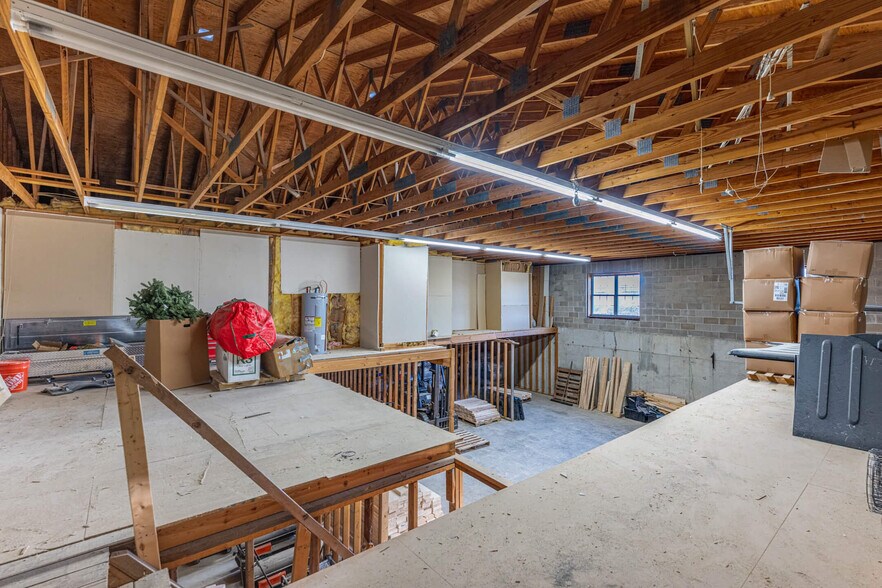 More Photos Of 5174 Hamilton Middletown Rd, Hamilton Light Distribution For Sale