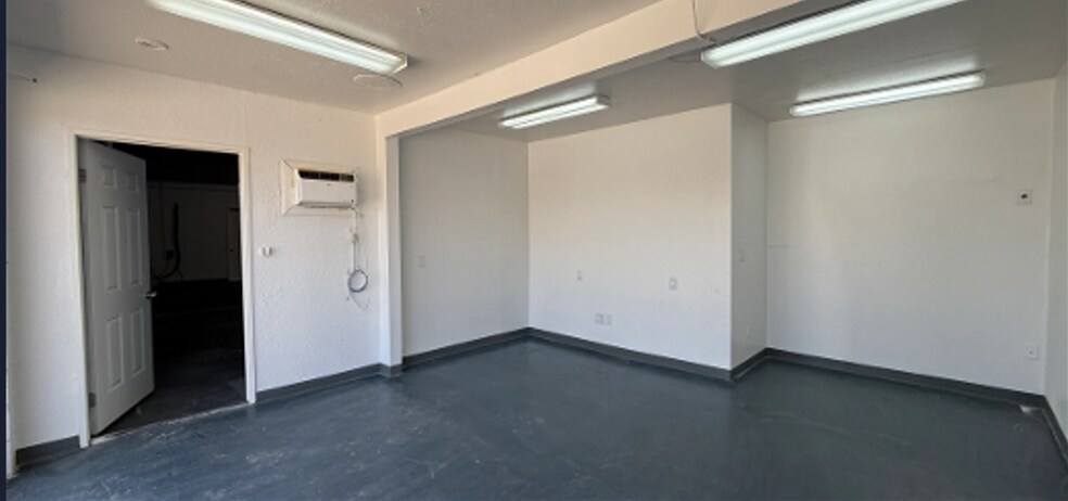 More Photos Of 74804 Joni Dr, Palm Desert Service For Lease
