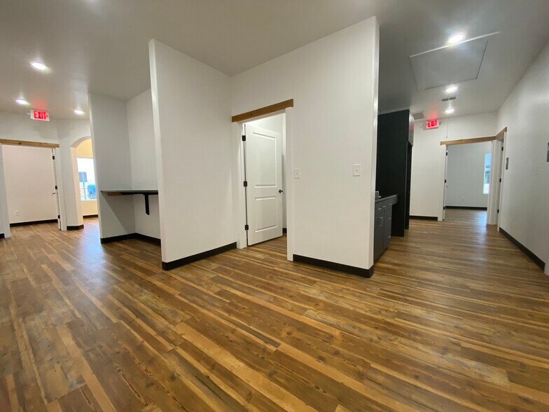 More Photos Of 10921 Wayne Ave, Lubbock Medical For Sale