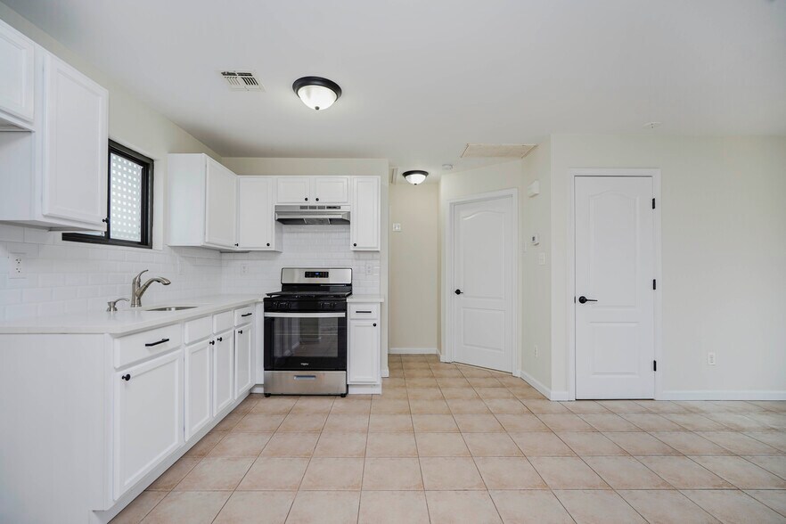 More Photos Of 21 Prall Ave, Staten Island Office Residential For Sale