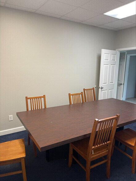 More Photos Of 913 Gulf Breeze Pky, Gulf Breeze Storefront Retail Office For Sale