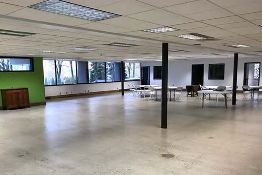 More Photos Of 4949 S MacAdam Ave, Portland Loft Creative Space For Sale