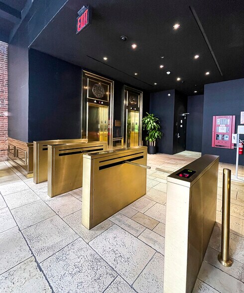 More Photos Of 220 W 19th St, New York Office For Lease