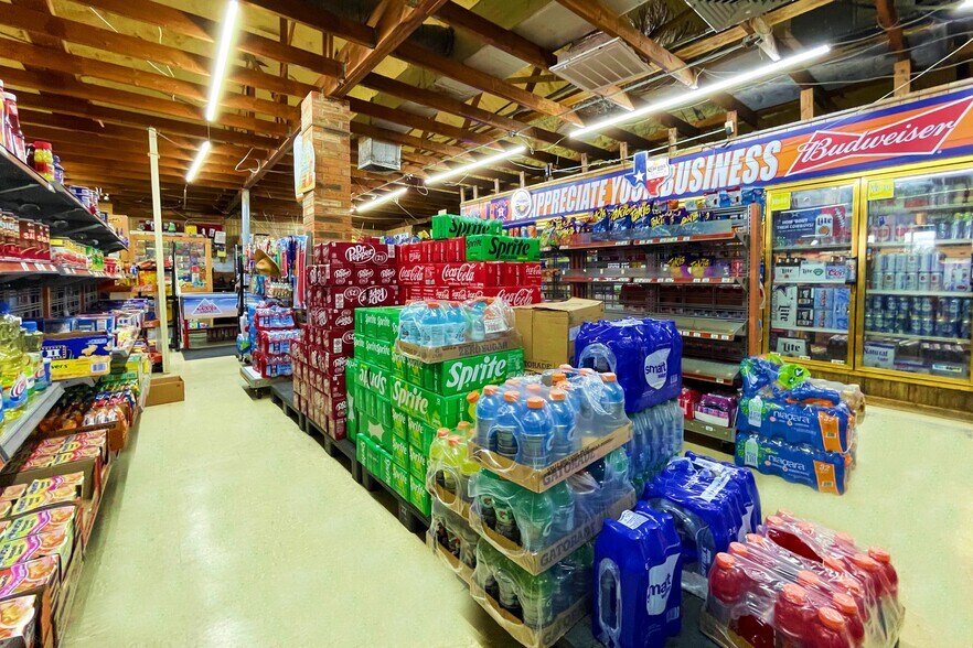 More Photos Of 701 Lincoln Ave, Robstown Convenience Store For Sale