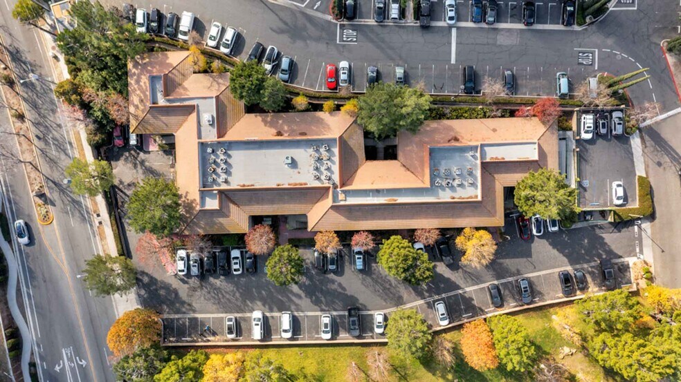 More Photos Of 22231 Mulholland Hwy, Calabasas Office For Lease