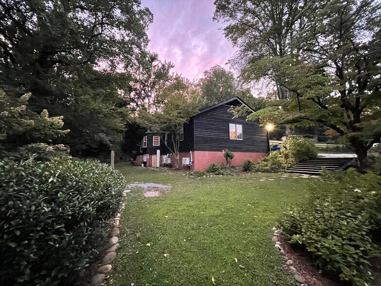 More Photos Of 35 Wilcox Rd, Tryon Apartments For Sale