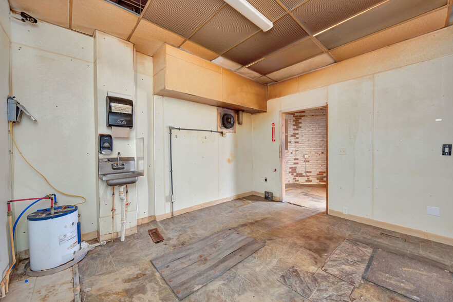 More Photos Of 100 S Brookville Pike, West College Corner Freestanding For Sale