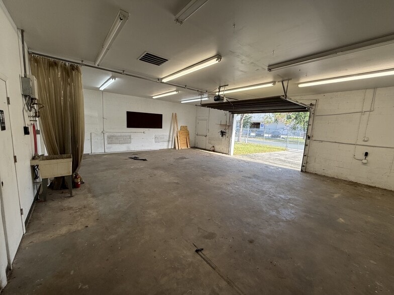 More Photos Of 1853 Canova St SE, Palm Bay Showroom For Sale