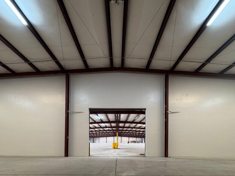 More Photos Of 8407 San Lorenzo Dr, Laredo Industrial For Lease