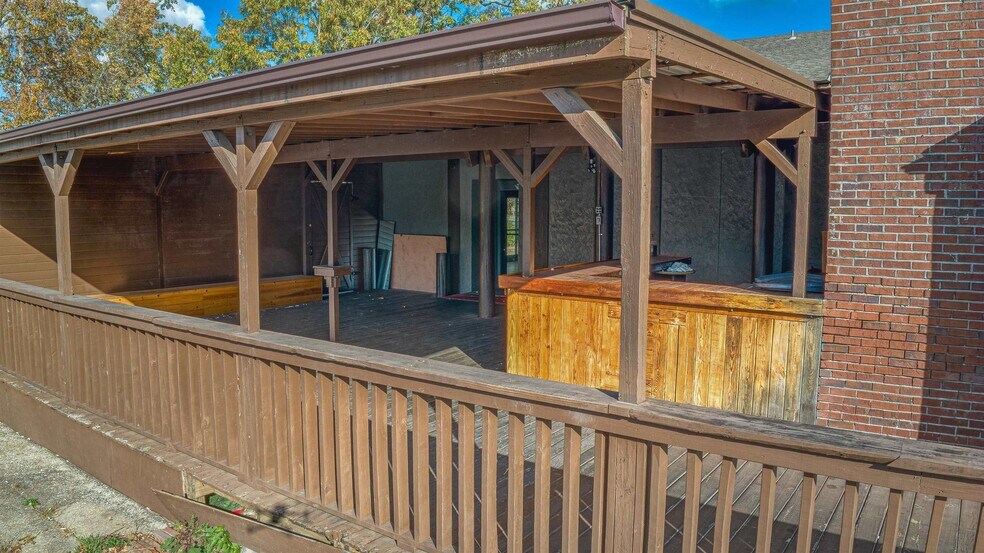 More Photos Of 4840 Hatch Blvd, Muscle Shoals Restaurant For Sale