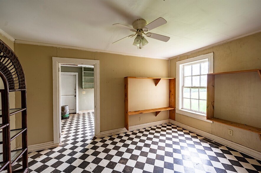 More Photos Of 1080 Johnson St SE, Dawson Specialty For Sale