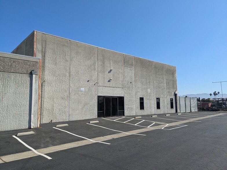 More Photos Of 5 Hangar Way, Watsonville Service For Lease