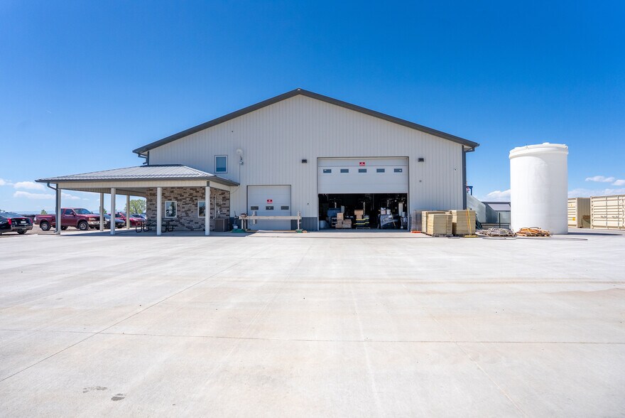 More Photos Of 21323 I 76 Frontage Rd, Hudson Warehouse For Lease