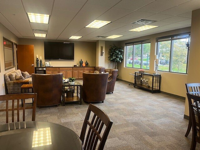 More Photos Of 100 Bradford Rd, Wexford Medical For Lease