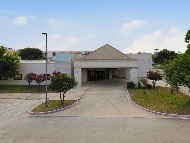 More Photos Of 7400 Barlite Blvd, San Antonio Medical For Lease