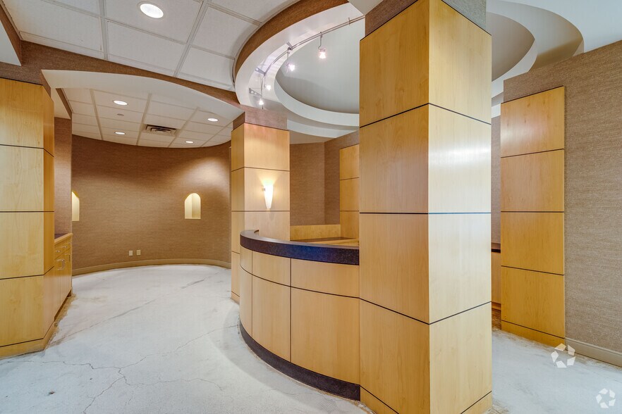 More Photos Of 1300 NE Godward St, Minneapolis Office For Lease