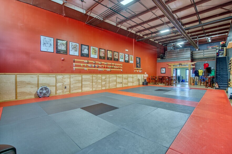 More Photos Of 1501 Lee Hill Dr, Boulder Showroom For Lease