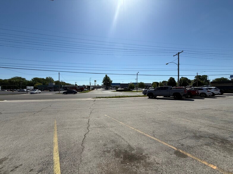 More Photos Of 1327 S Glenstone Ave, Springfield General Retail For Lease