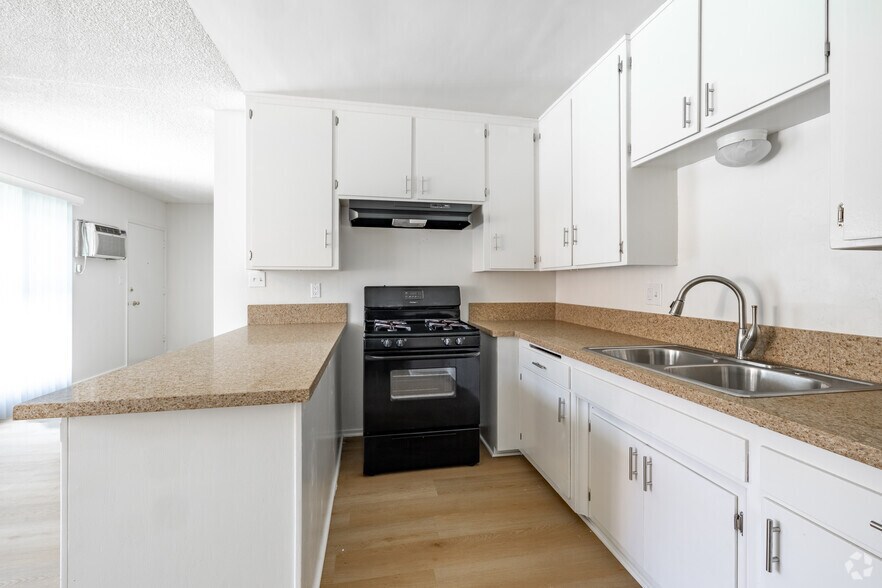More Photos Of 6635 Wilkinson Ave, North Hollywood Apartments For Sale