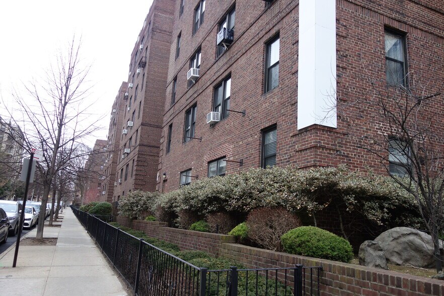 More Photos Of 6433 98th St, Rego Park Healthcare For Lease