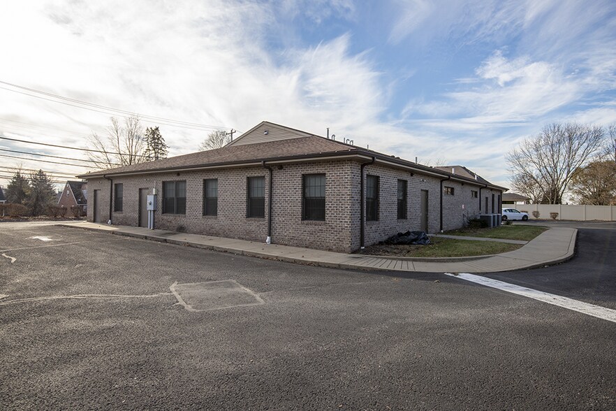 More Photos Of 86 Coraopolis Rd, Coraopolis Medical For Sale