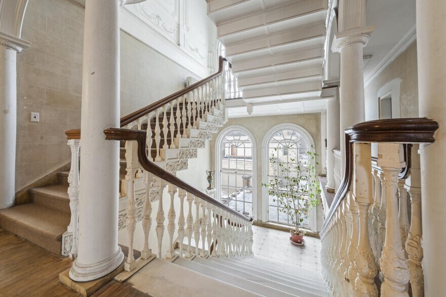 More Photos Of 8469 E Jefferson Ave, Detroit Office Residential For Sale