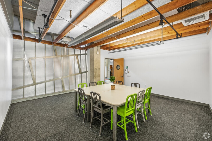 More Photos Of 300 N 3rd St, Burbank Office For Sale