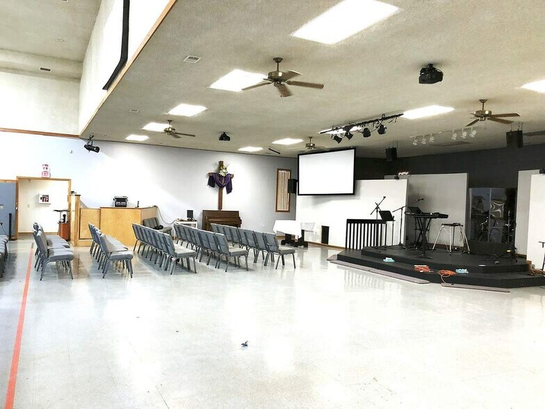 More Photos Of 14832 W 163rd St, Homer Glen Religious Facility For Lease