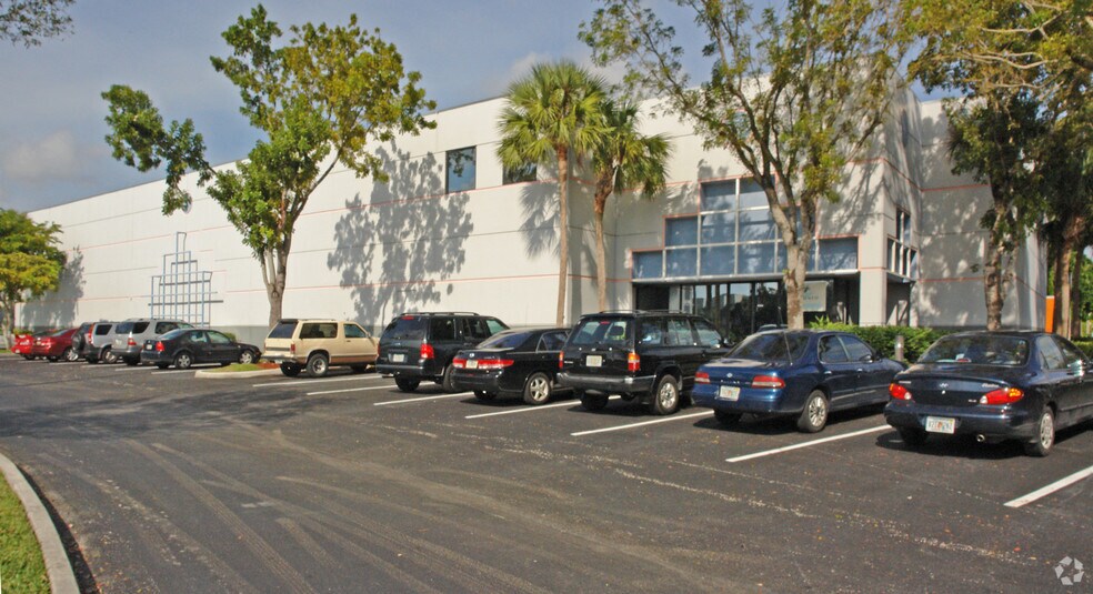 More Photos Of 1071-1077 SW 30th Ave, Deerfield Beach Distribution For Lease