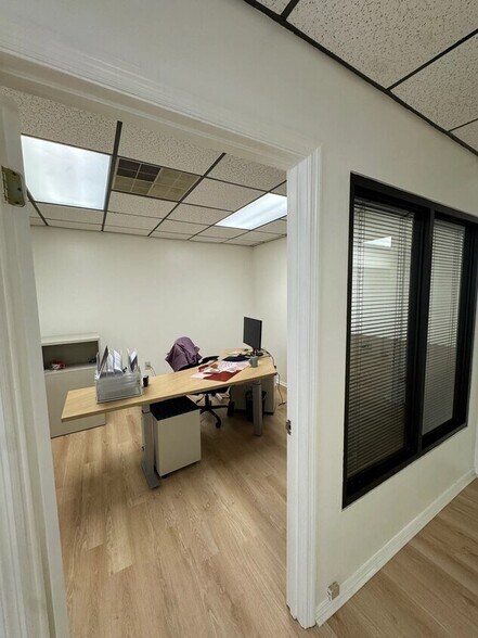 More Photos Of 1511 Seminola Blvd, Casselberry Warehouse For Lease
