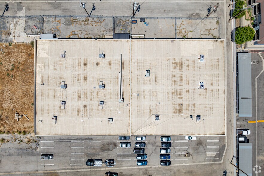 More Photos Of 8411-8421 Canoga Ave, Canoga Park Unknown For Lease