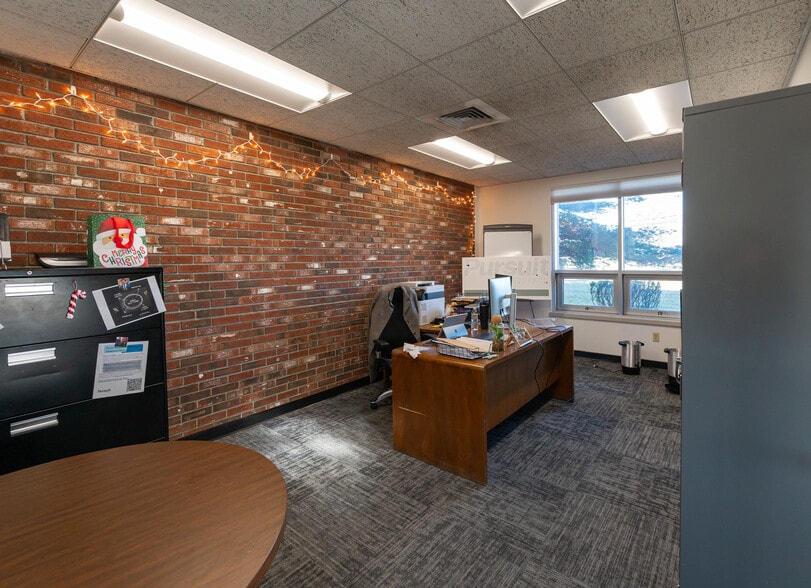 More Photos Of 116 Parker St, Newburyport Manufacturing For Sale