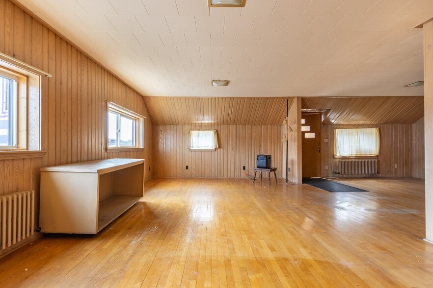 More Photos Of 740 Washington St, Wausau Bar For Sale