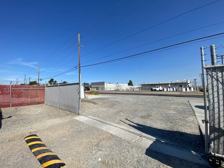 More Photos Of 1236 Woodland Ave, Modesto Warehouse For Lease