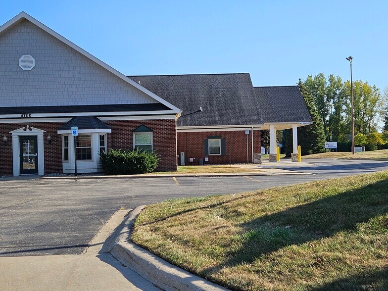More Photos Of 4700 Mcleod Dr E, Saginaw Medical For Lease