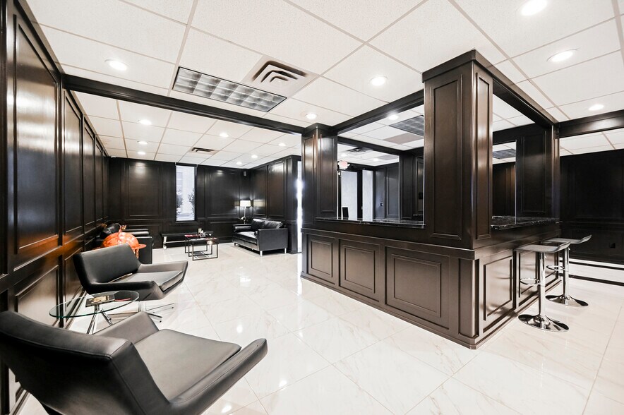 More Photos Of 630 S 3rd St, Las Vegas Office For Sale