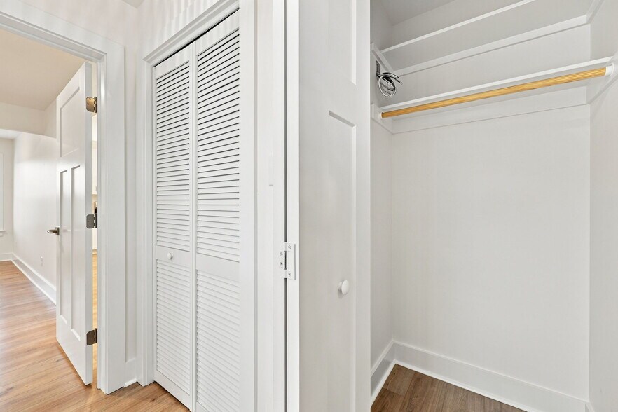 More Photos Of 112 Buckroe Ave, Hampton Storefront Retail Residential For Sale