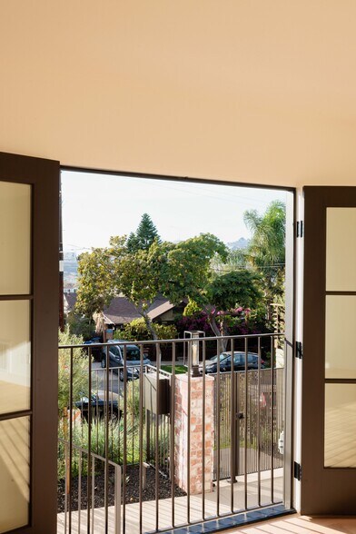 More Photos Of 1018 Manzanita St, Los Angeles Apartments For Sale