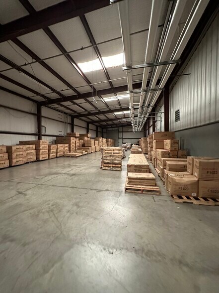 More Photos Of 1208 Commercial Blvd N, Arlington Warehouse For Lease