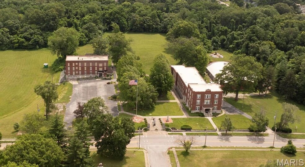 More Photos Of 2009 Seminary Rd, Alton Schools For Sale