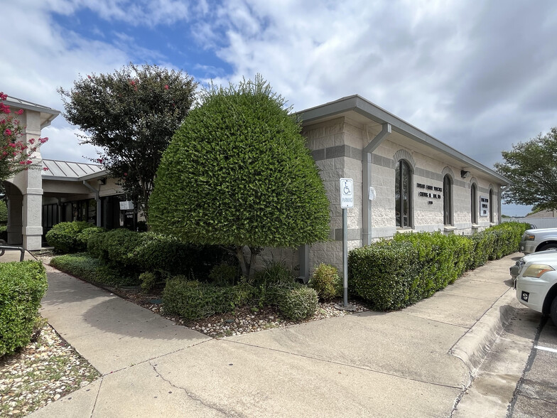 Primary Photo Of 3106 S W S Young Dr, Killeen Medical For Lease