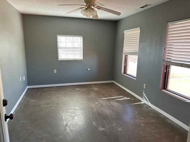 More Photos Of 3597 US Highway 84, Tuscola Warehouse For Lease