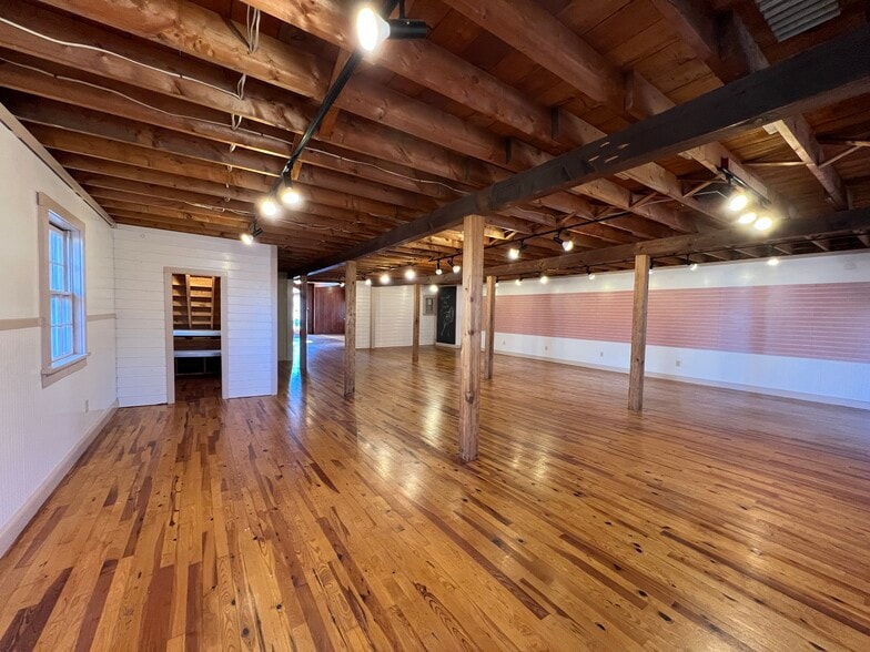 More Photos Of 80 Lafayette Rd, Hampton Falls Freestanding For Sale