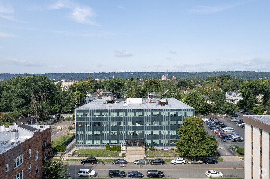 More Photos Of 7 Glenwood Ave, East Orange Office For Lease