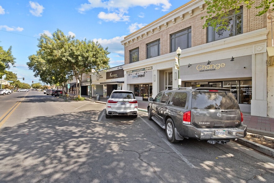 More Photos Of 138-142 S K St, Tulare Storefront Retail Office For Lease