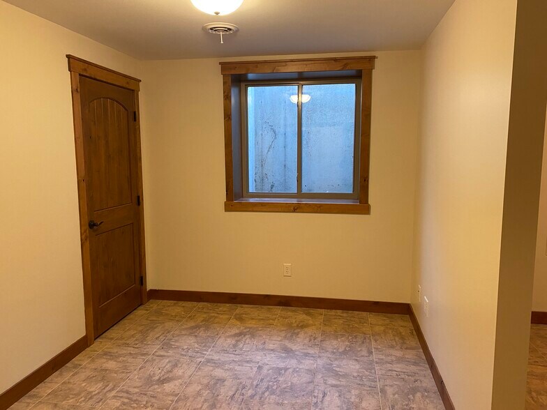 More Photos Of 803 Fairfax St, Altoona Office For Lease