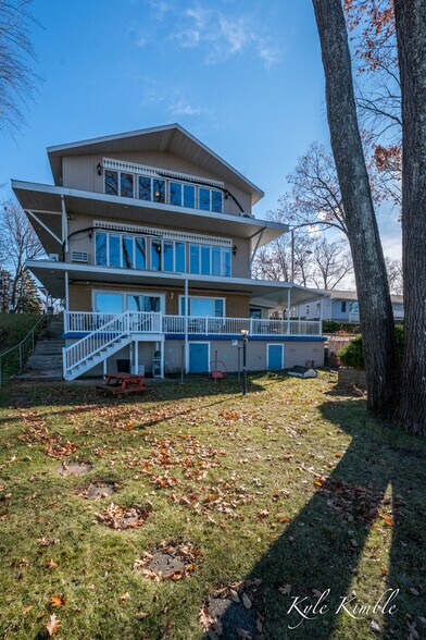 More Photos Of 104 W Houghton Lake Dr, Prudenville Hotel For Sale