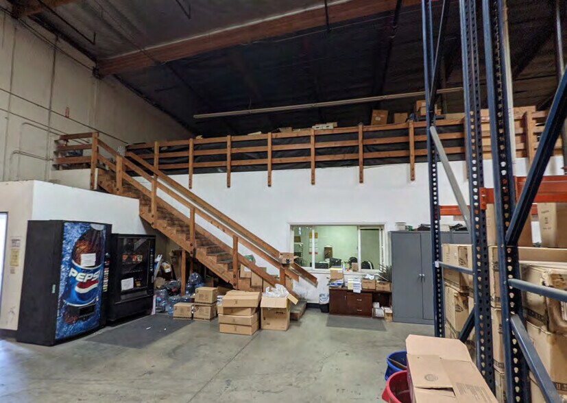 More Photos Of 1010 E Belmont St, Ontario Warehouse For Lease