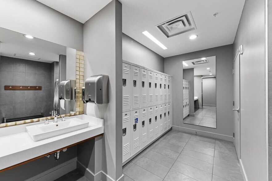 More Photos Of 250 S High St, Columbus Office For Lease