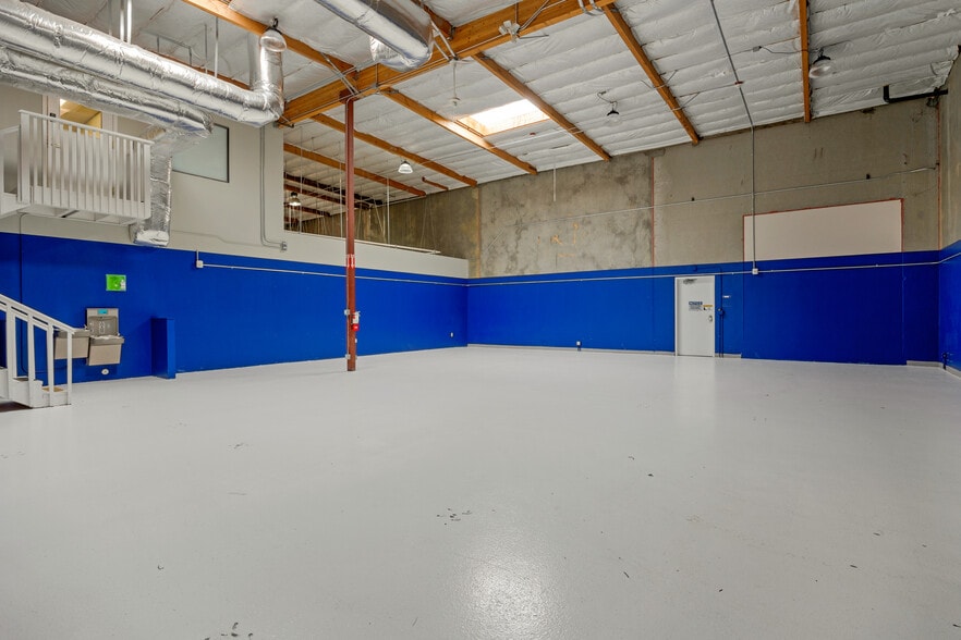 More Photos Of 3102 100th St SW, Everett Warehouse For Lease